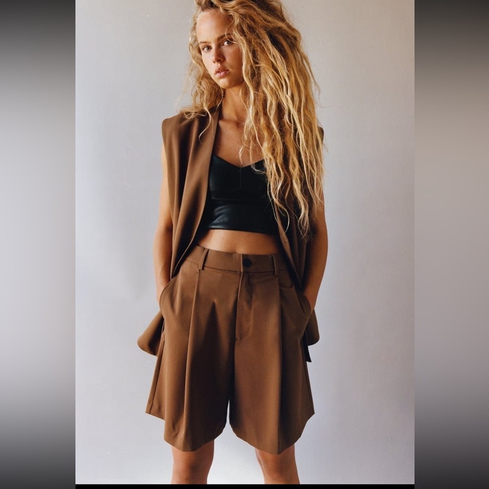 Zara Pleated Vest - Picture 2 of 7